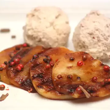 Pera picante com sorvete de canela