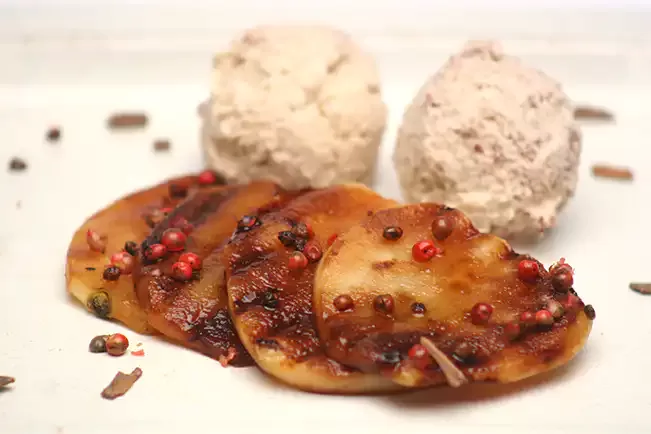 Receita de Pera picante com sorvete de canela