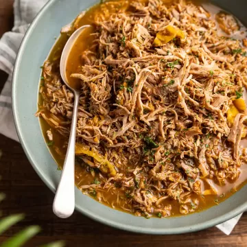 Pernil desfiado com pimentão e páprica na pressão