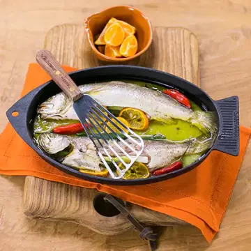 Pescada assada com limão-cravo e cebolinha