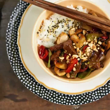 Picadinho oriental com arroz moti