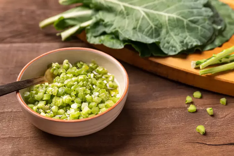 Receita de Picles rápido de talo de couve (reaproveitamento)