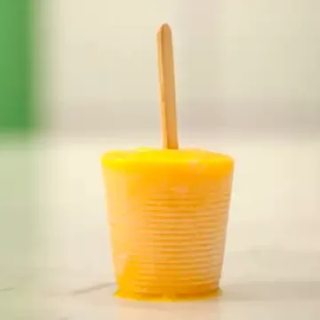 Picolé de manga com iogurte
