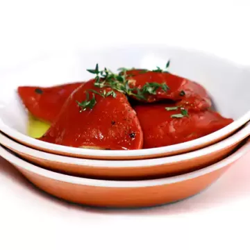 Pimentos del pequilho recheados com champignon ao perfume de alecrim