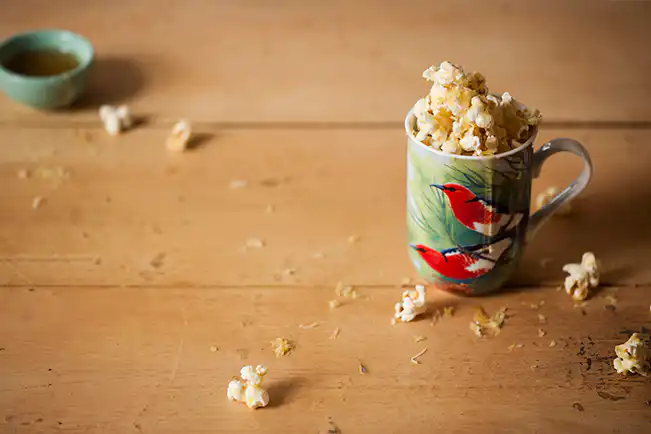 Pipoca doce com mel e limão-siciliano