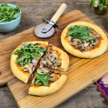 Pizza rápida de cogumelo, cebola-roxa e rúcula na Air Fryer da Rita Lobo