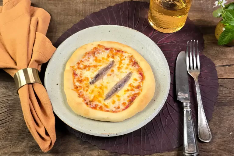 Receita de Pizza rápida de muçarela com anchova na Air Fryer da Rita Lobo