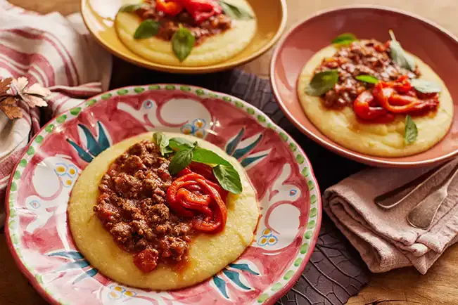 Receita de Polenta com ragu de frigideira e pimentões assados