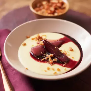 Polenta doce com peras ao vinho