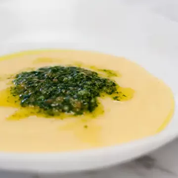 Polenta mole com pesto de salsinha