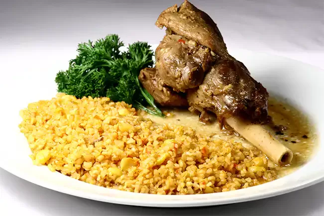 Receita de Ponta de paleta de cordeiro com trigo grosso e grão-de-bico