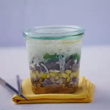 Pote noodles com sardinha (macarrão instantâneo caseiro)