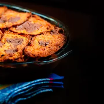 Pudim de brioche com chocolate