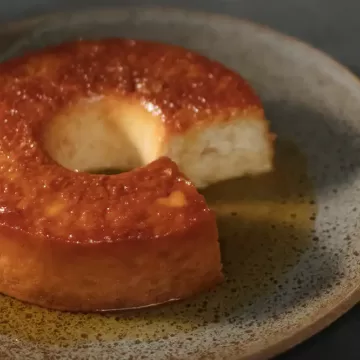 Pudim de pão com laranja