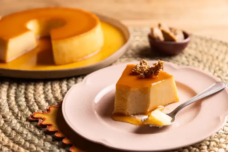 Receita de Pudim de tahine com crocante de gergelim