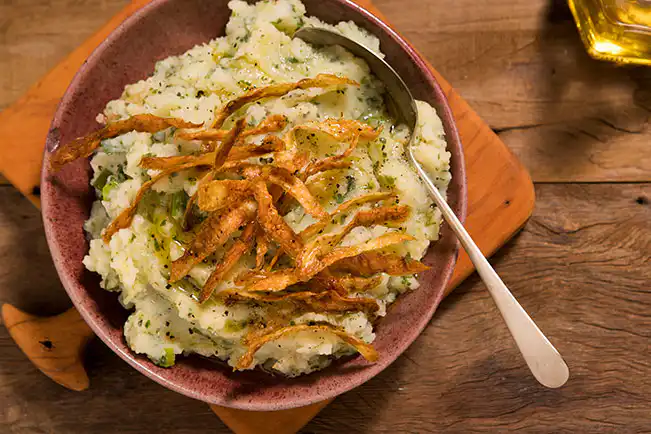 Purê de batata com chips de casca