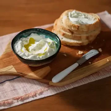 Queijo de iogurte temperado