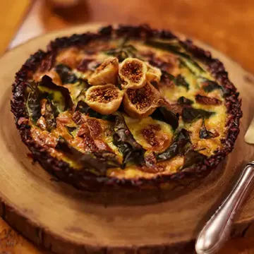 Quiche de arroz com couve, gorgonzola e figo (reaproveitamento)