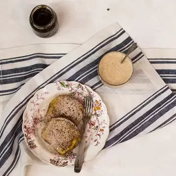Rabanada de pão de fôrma com raspas de laranja