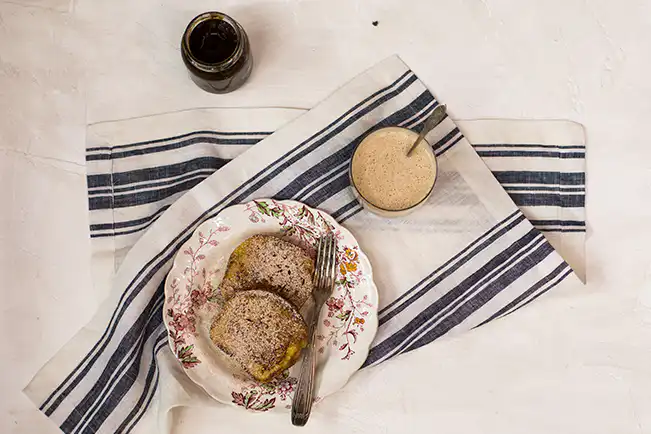 Rabanada de pão de fôrma com raspas de laranja