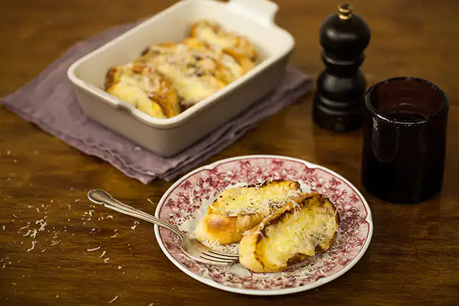 Rabanada salgada com queijo