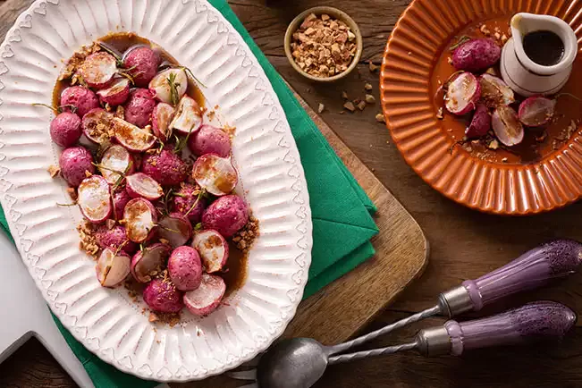 Receita de Rabanete assado com molho de balsâmico e mel