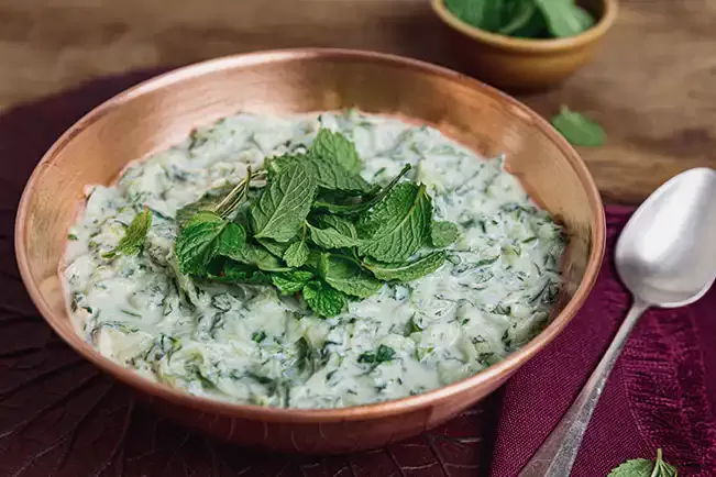 Receita de Raita de pepino com coentro e hortelã