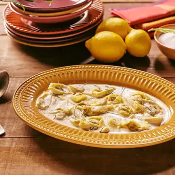Ravióli plin de carne de panela com molho de limão