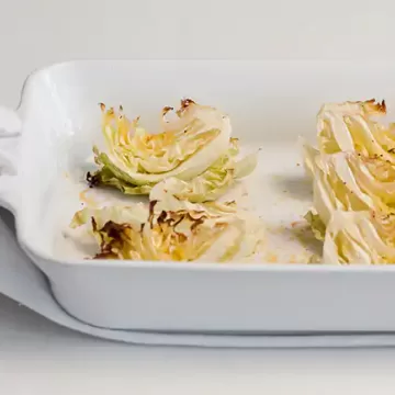 Repolho assado com parmesão