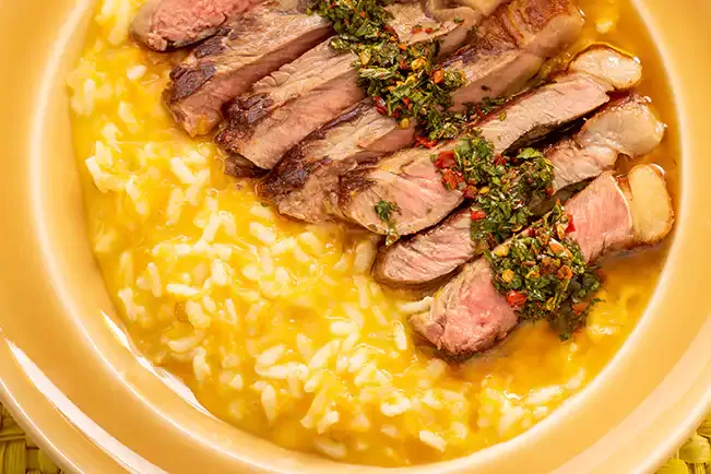 Receita de Risoto de cenoura na pressão com bife