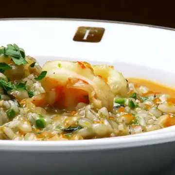 Risoto de cevada e camarão no próprio molho