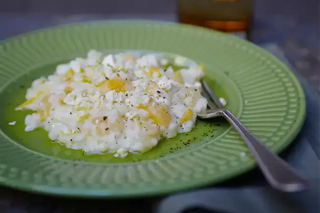 Receita de Risoto de damasco, queijo meia-cura e limão em uma panela só
