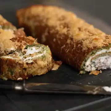 Rocambole de espinafre com recheio de queijo