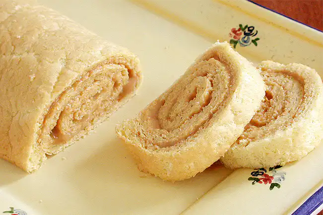 Rocambole (pão de ló com fécula de batata)