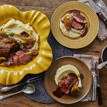 Rosbife com molho de figo e vinho com purê de batatas
