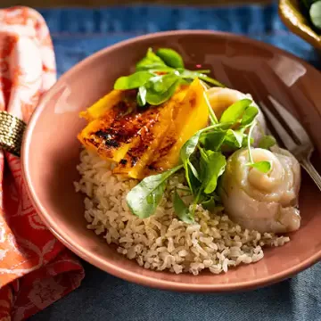 Roseta de peixe com manga grelhada