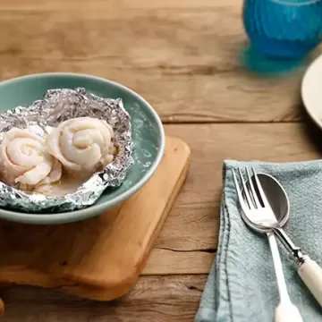 Roseta de peixe no papilote para um