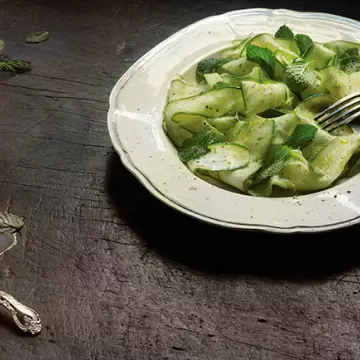 Salada de abobrinha com hortelã