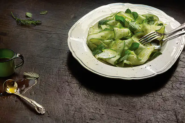 Salada de abobrinha com hortelã