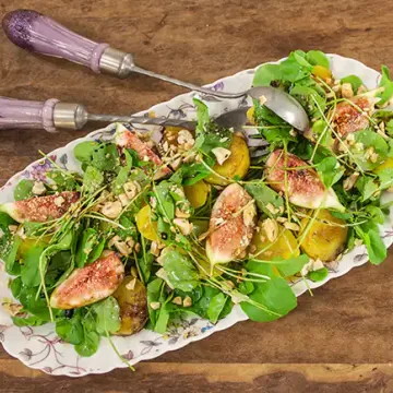 Salada de agrião com mandioquinha e figo