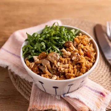 Salada de arroz com cogumelo e escarola (reaproveitamento)