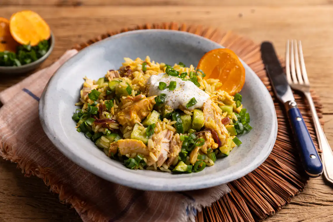 Salada de arroz com salmão (reaproveitamento)