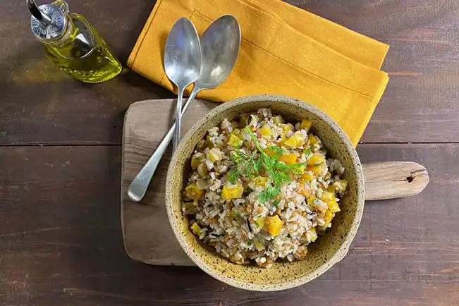 Salada de arroz sete cereais com damasco