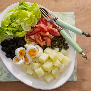 Salada de batata com tomate e ovo