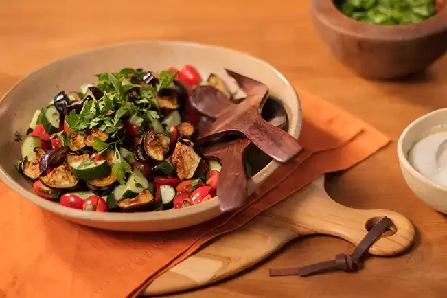 Receita de Salada de berinjela com molho de iogurte