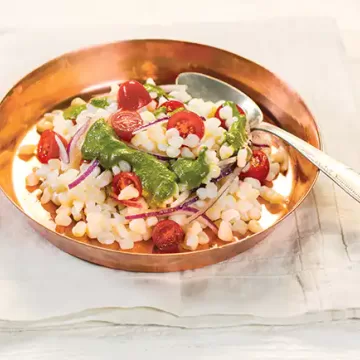 Salada de canjica com pesto de espinafre