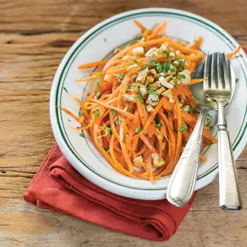 Salada de cenoura com vinagre balsâmico e castanha-de-caju