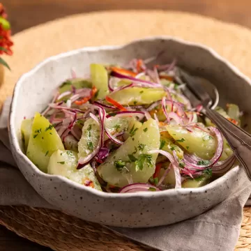 Salada de chuchu na panela de pressão elétrica