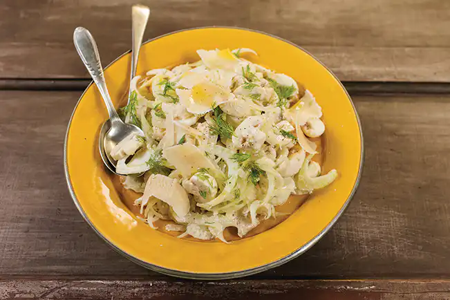 Salada de cogumelo fresco com erva-doce e parmesão
