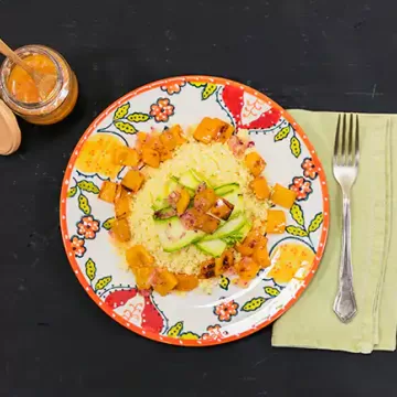 Salada de cuscuz marroquino com abobrinha e pimentão